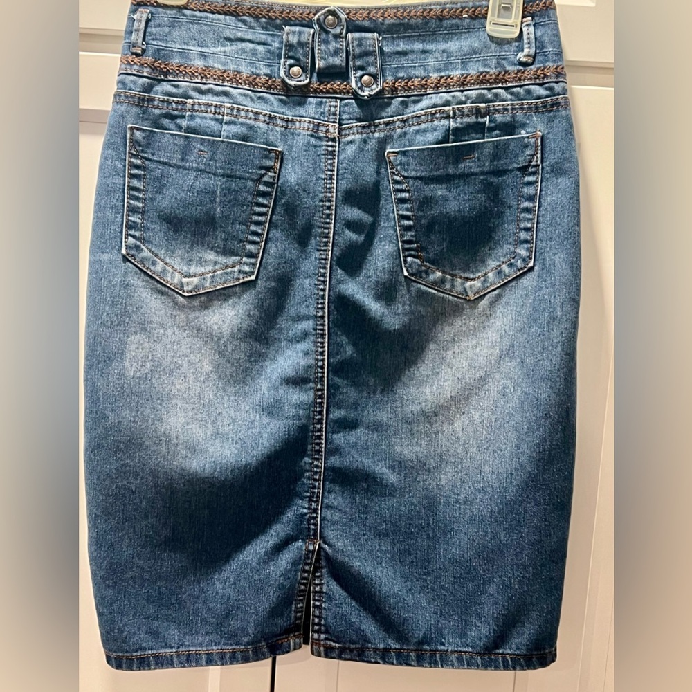 No Fuze Jeans Blue Denim Pencil Skirt - size 3/4. 3 button and zipper front. - Picture 3 of 6